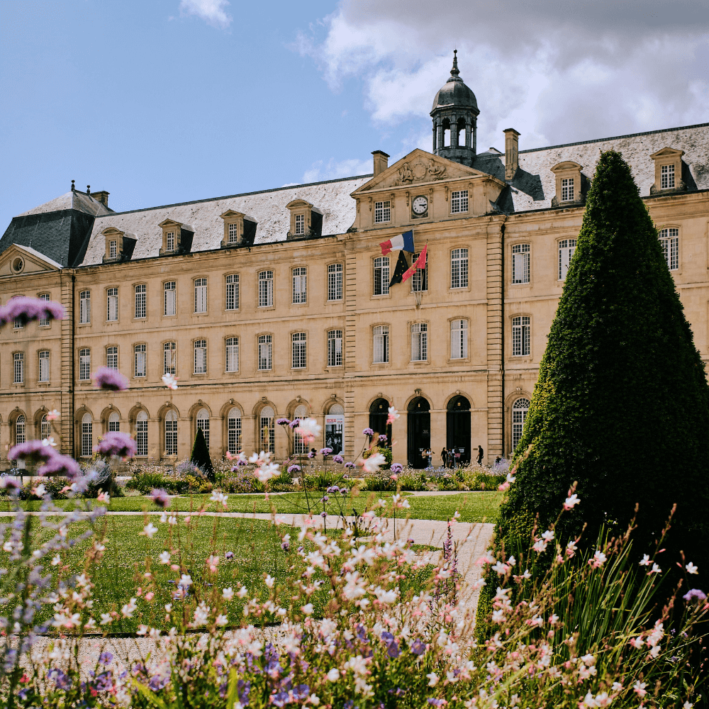 Photo de la façade de la Mairie de Caen